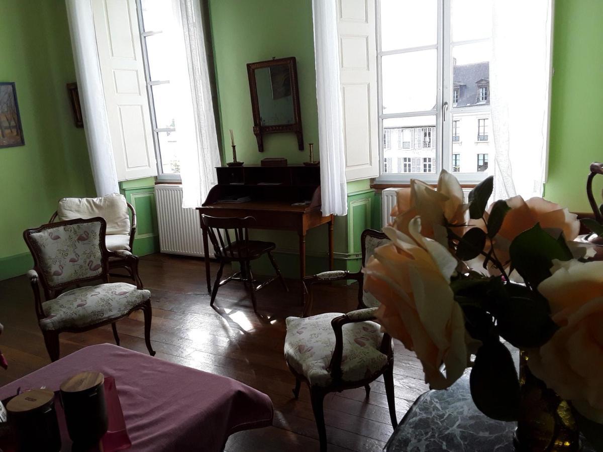 La Suite Du Peintre Oloron-Sainte-Marie Exterior photo